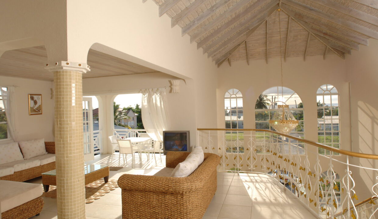 LIVING ROOM 4Bed
