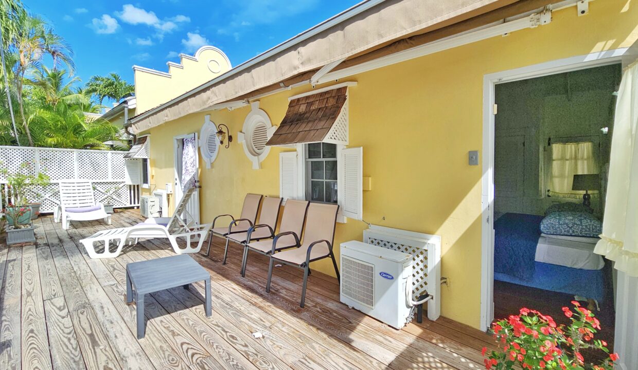 Porters_Court_2_-_Back_Deck[1]