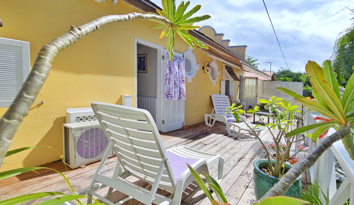 Porters_Court_2_-_Back_Deck_2[1]