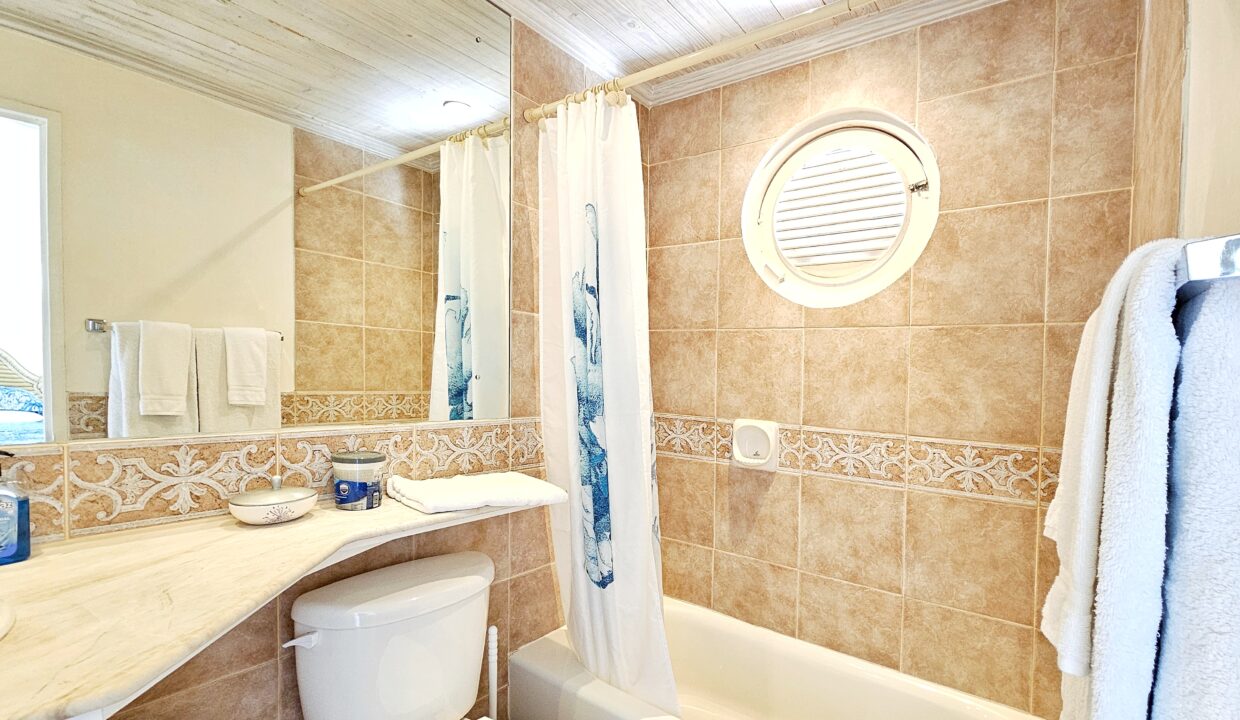 Porters_Court_2_-_Bathroom[1]