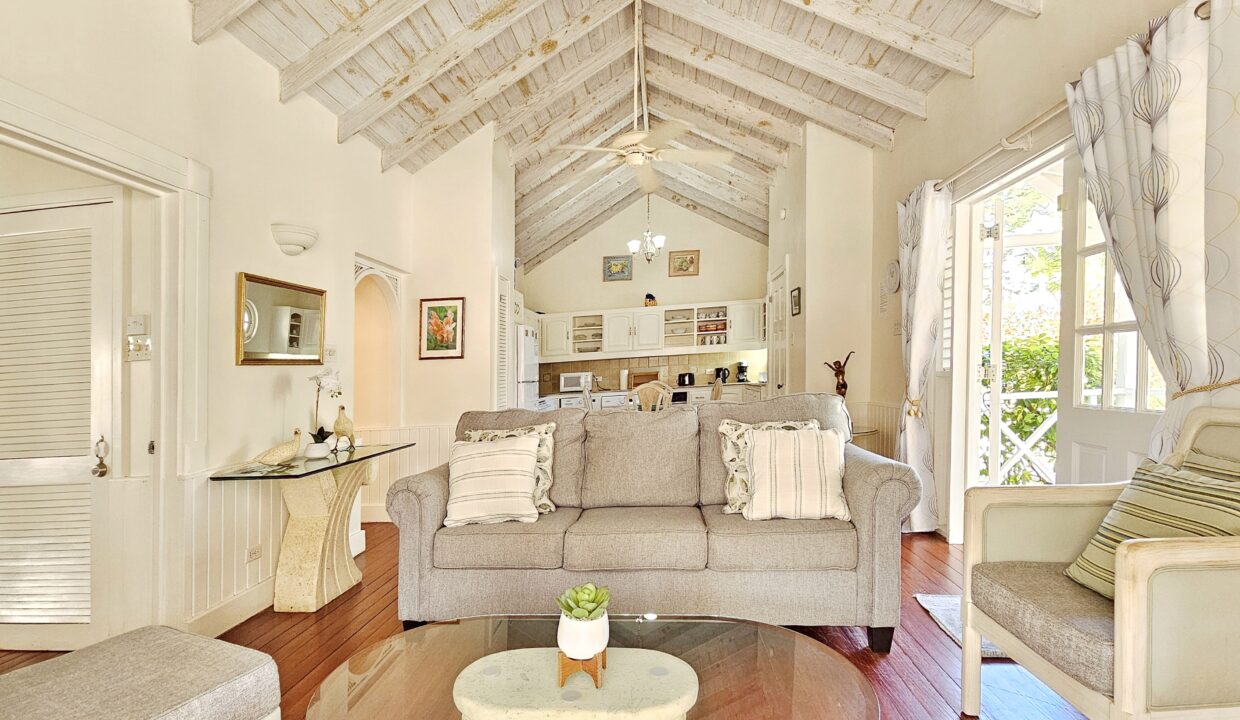 Porters_Court_2_-_Living_Room[1]