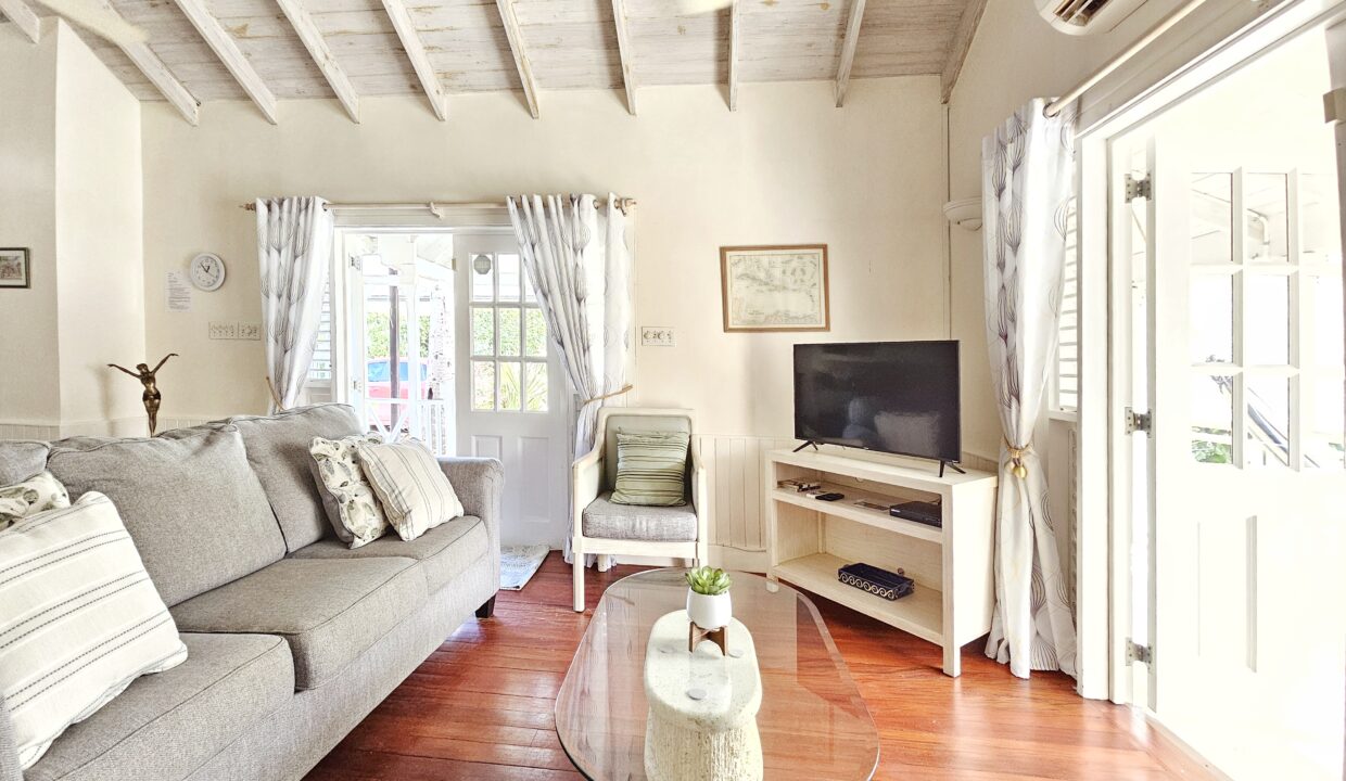Porters_Court_2_-_Living_Room_2[1]