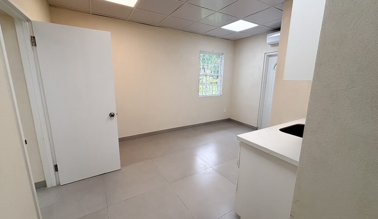 14 - Suite 2 - lunch room