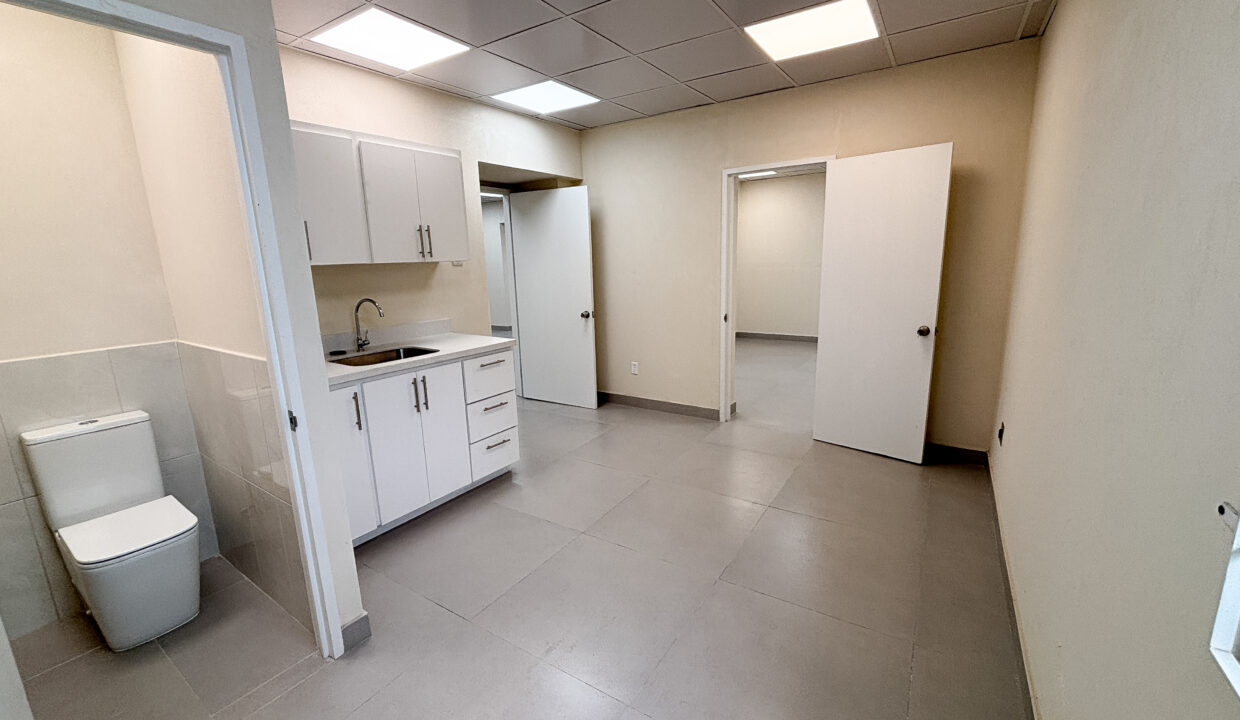 16 - Suite 2 - lunch room (2)