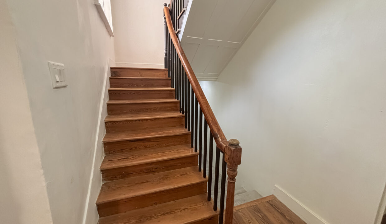 2 - Belleville unit a - top floor entrance
