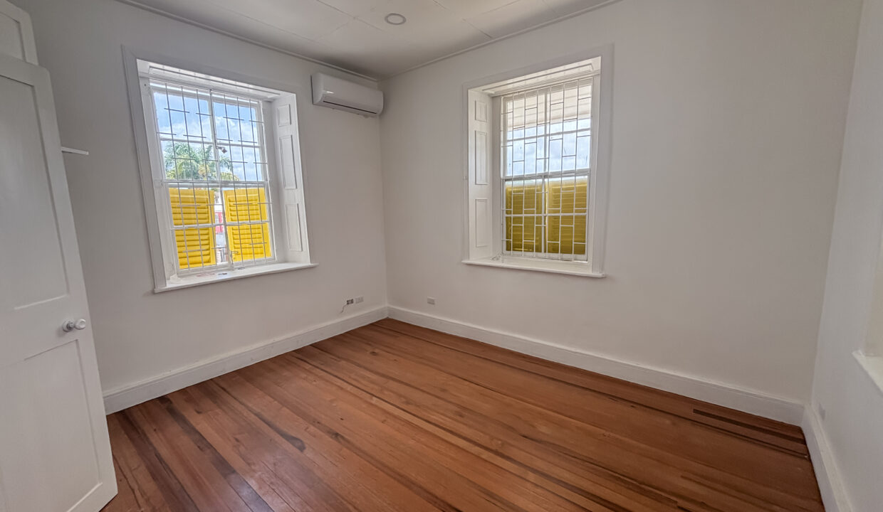 6 - Bellevilla unit a - top floor - room 1